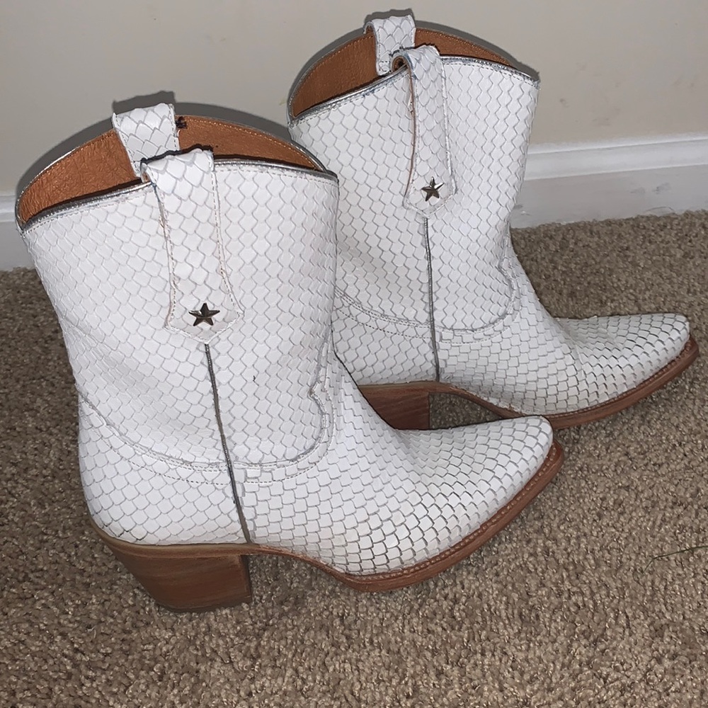 White Idyllwind Boots by Miranda Lambert size 7